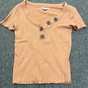 Super Cute American Eagle tee